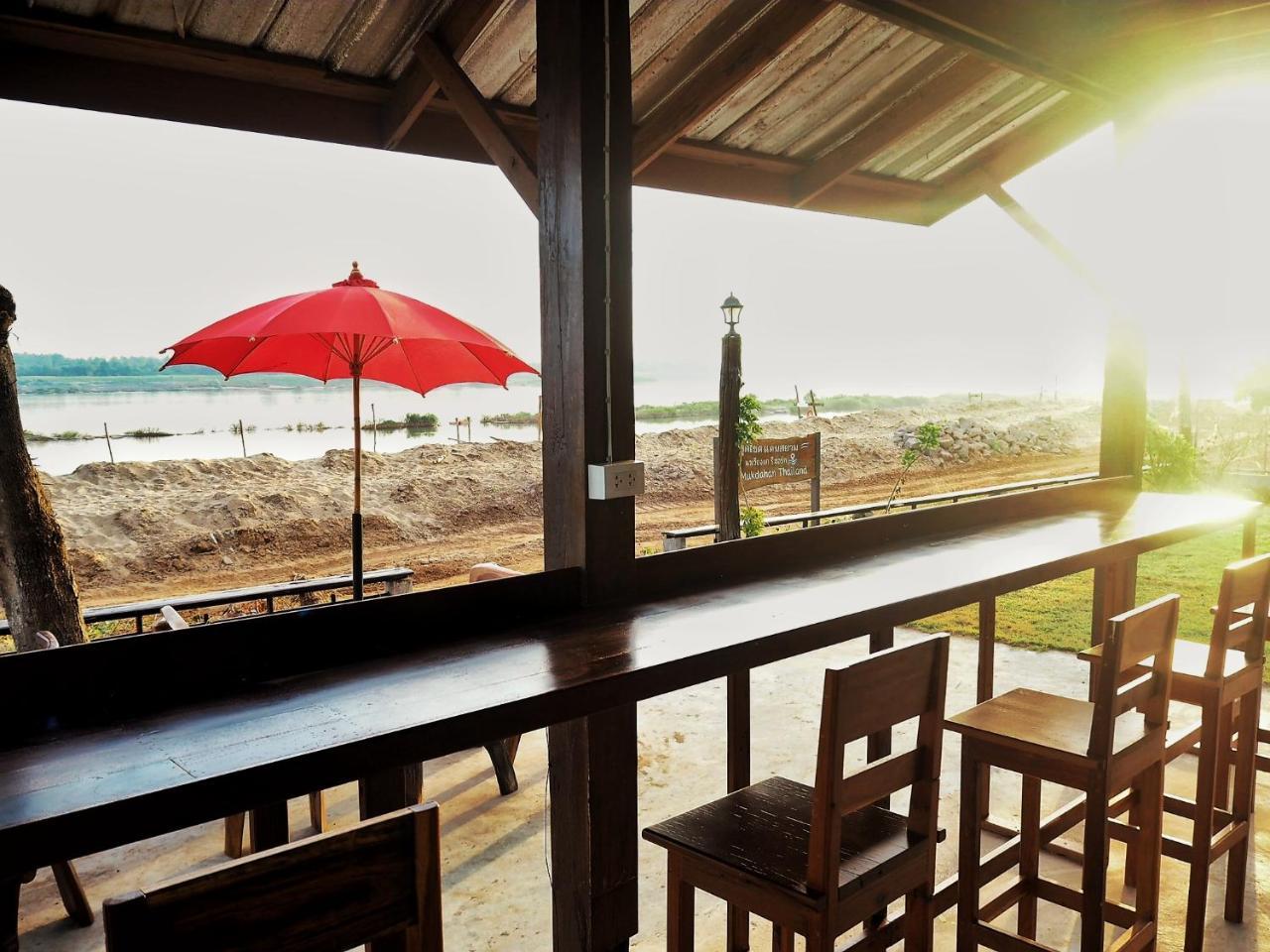 Nawiengkaeriverview Resort Мукдахан Екстериор снимка
