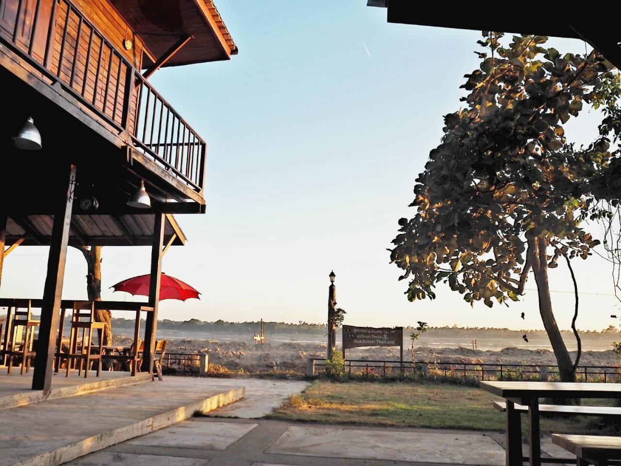 Nawiengkaeriverview Resort Мукдахан Екстериор снимка