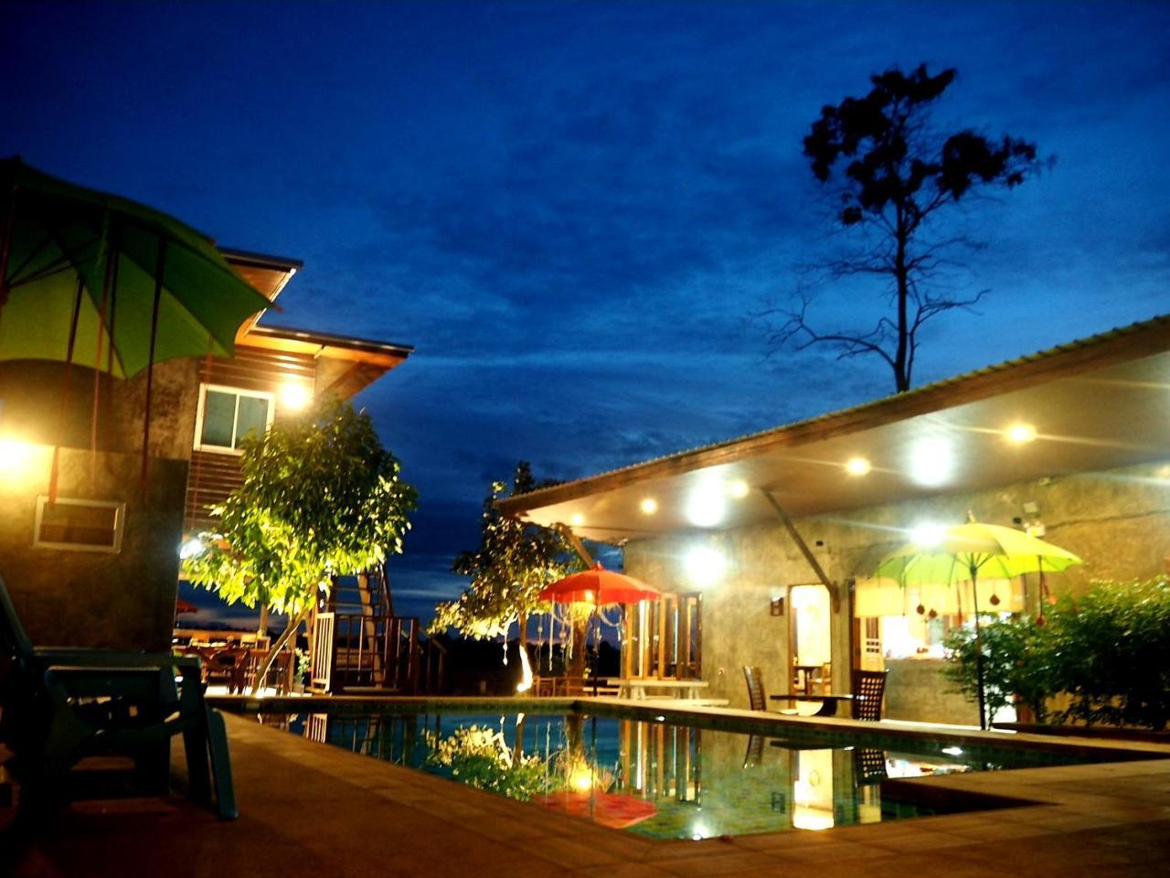 Nawiengkaeriverview Resort Мукдахан Екстериор снимка