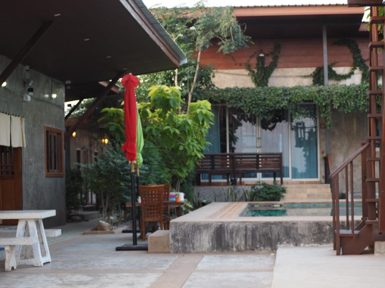 Nawiengkaeriverview Resort Мукдахан Екстериор снимка