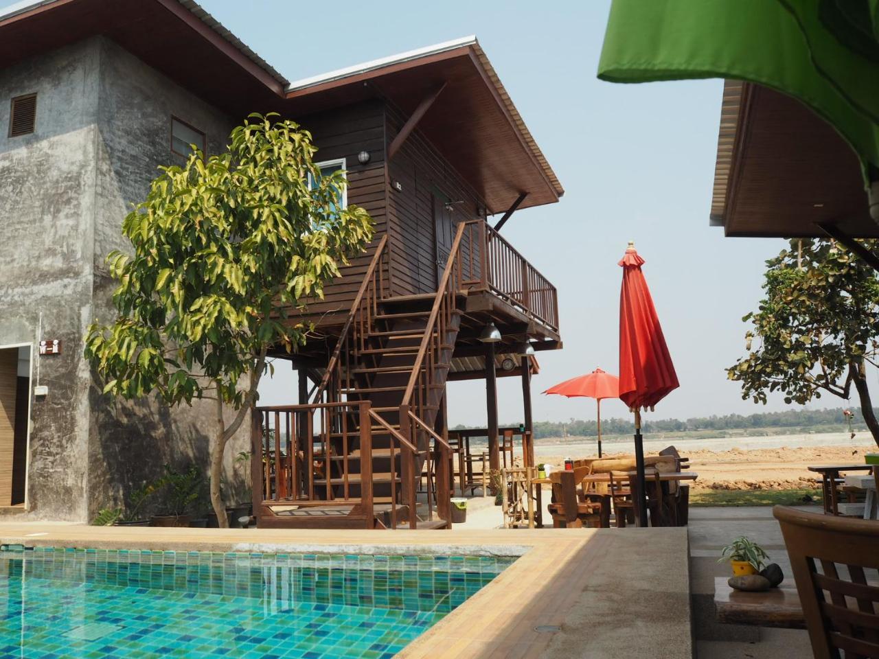 Nawiengkaeriverview Resort Мукдахан Екстериор снимка
