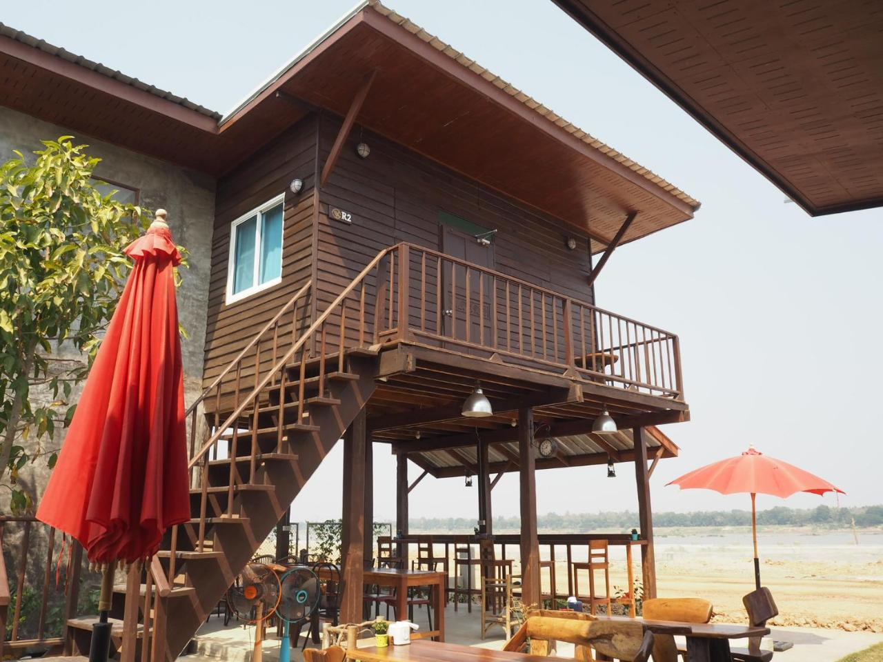 Nawiengkaeriverview Resort Мукдахан Екстериор снимка